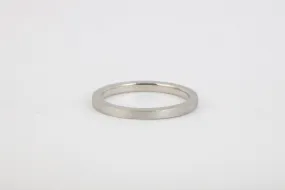 950 Platinum Ring Band Size 6.25 (4.01g.)